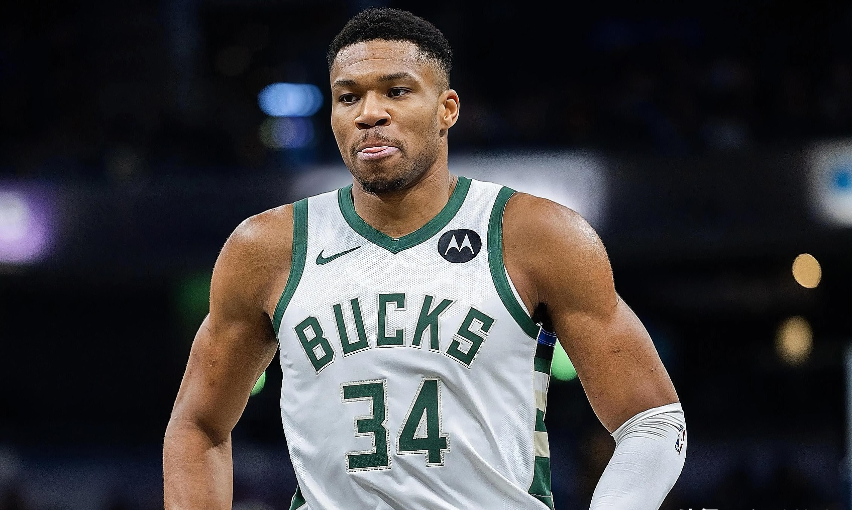 爱游戏中国-库里三分破纪录比赛全场回放