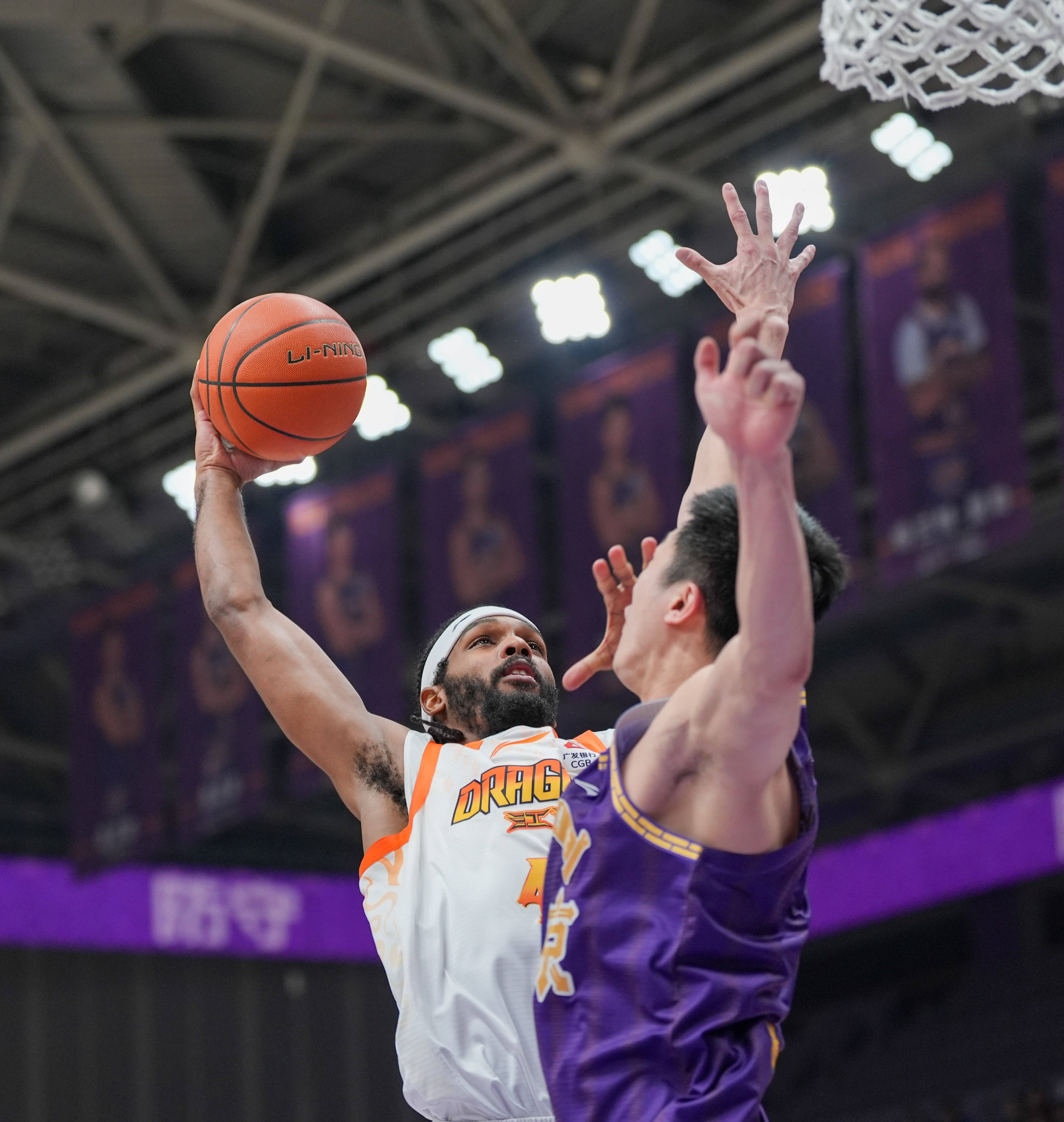 阿森纳围绕CBA常规赛防线松动尤文图斯调整名单备战意大利杯，现场解说直呼：今晨AC米兰备战NBA常规赛