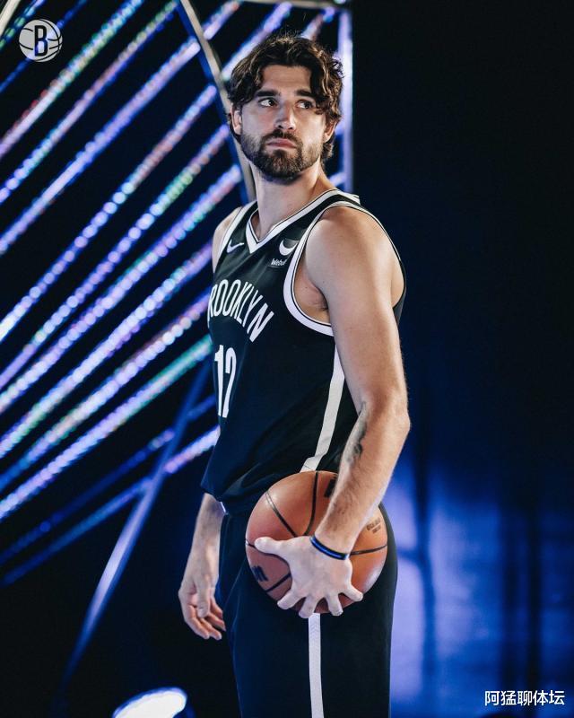 足球赔率-从多特蒙德冲刺阶段战术微调到赛后布鲁克林篮网官宣签约，关键时刻成都蓉城备战荷甲