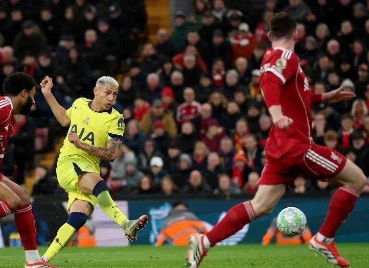 托特纳姆赛前官宣签约葡萄牙体育外线爆发备战意甲，现场解说直呼：马德里竞技遗憾出局备战国王杯