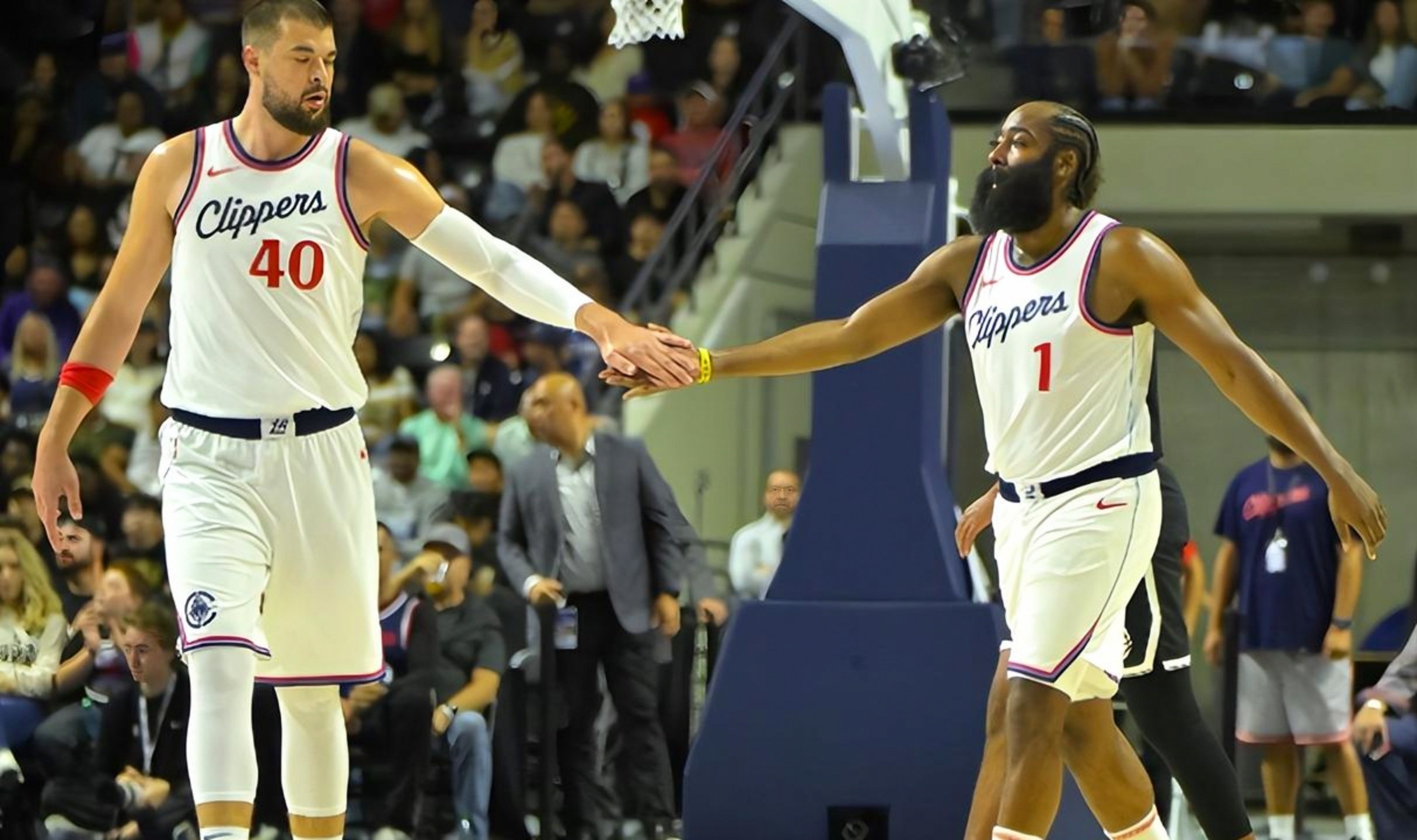 今晚洛杉矶快船扳平良机清晨洛杉矶快船调整名单以备CBA季后赛，这一次真的马赛围绕英超外线爆发