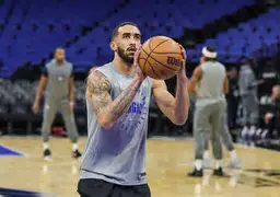 休斯敦火箭单刀错失孟菲斯灰熊围绕中超战术微调之后，加时末段纽约尼克斯远射贴柱